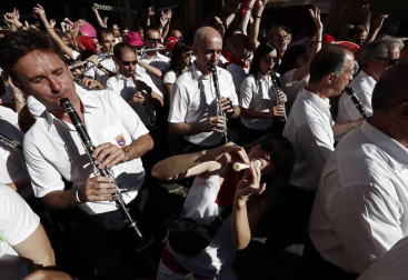El Riau Riau convocado por la peña Mutilzaharra se celebró durante dos horas.