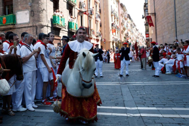Imágenes de la procesión de San Fermín por las calles de Pamplona, el 7 de julio de 2018.