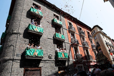 Imágenes de la procesión de San Fermín por las calles de Pamplona, el 7 de julio de 2018.
