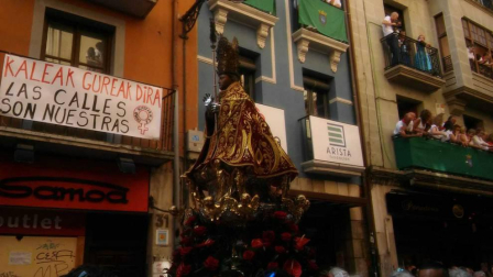 Imágenes de la procesión de San Fermín por las calles de Pamplona, el 7 de julio de 2018.