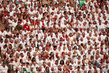 Público asistente a la Plaza de Toros de Pamplona durante la primera corrida de la Feria dle Toro 2018.