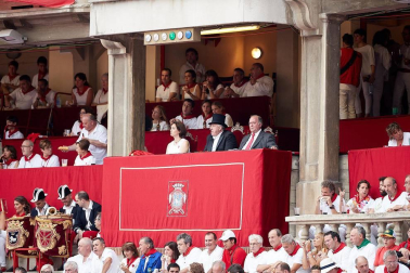 Público asistente a la Plaza de Toros de Pamplona durante la primera corrida de la Feria dle Toro 2018.
