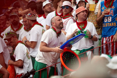 Público asistente a la Plaza de Toros de Pamplona durante la primera corrida de la Feria dle Toro 2018.