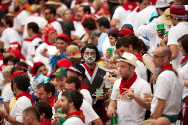 Público asistente a la Plaza de Toros de Pamplona durante la primera corrida de la Feria dle Toro 2018.