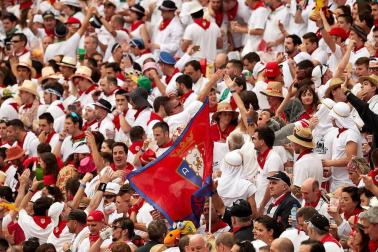 Público asistente a la Plaza de Toros de Pamplona durante la primera corrida de la Feria dle Toro 2018.