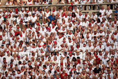 Público asistente a la Plaza de Toros de Pamplona durante la segunda corrida de la Feria del Toro 2018.