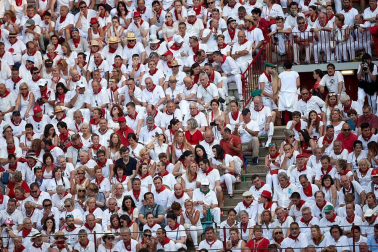 Público asistente a la Plaza de Toros de Pamplona durante la segunda corrida de la Feria del Toro 2018.