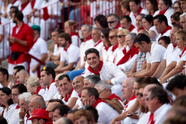 Público asistente a la Plaza de Toros de Pamplona durante la segunda corrida de la Feria del Toro 2018.
