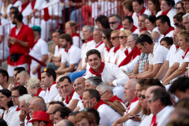 Público asistente a la Plaza de Toros de Pamplona durante la segunda corrida de la Feria del Toro 2018.