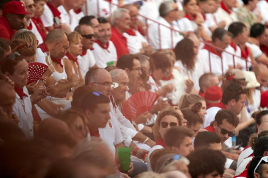 Público asistente a la Plaza de Toros de Pamplona durante la segunda corrida de la Feria del Toro 2018.