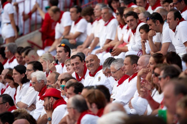 Público asistente a la Plaza de Toros de Pamplona durante la segunda corrida de la Feria del Toro 2018.
