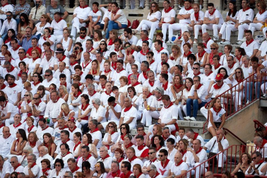 Público asistente a la Plaza de Toros de Pamplona durante la segunda corrida de la Feria del Toro 2018.