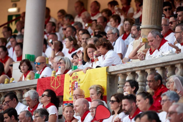 Público asistente a la Plaza de Toros de Pamplona durante la segunda corrida de la Feria del Toro 2018.