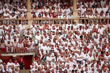 Público asistente a la Plaza de Toros de Pamplona durante la segunda corrida de la Feria del Toro 2018.