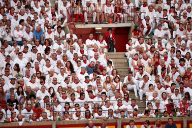 Público asistente a la Plaza de Toros de Pamplona durante la segunda corrida de la Feria del Toro 2018.
