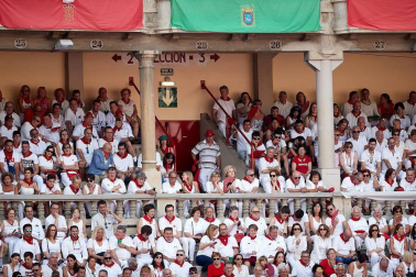 Público asistente a la Plaza de Toros de Pamplona durante la segunda corrida de la Feria del Toro 2018.