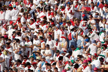 Público asistente a la Plaza de Toros de Pamplona durante la segunda corrida de la Feria del Toro 2018.