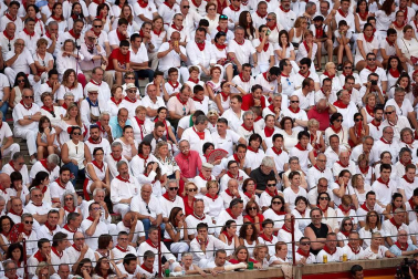 Público asistente a la Plaza de Toros de Pamplona durante la segunda corrida de la Feria del Toro 2018.