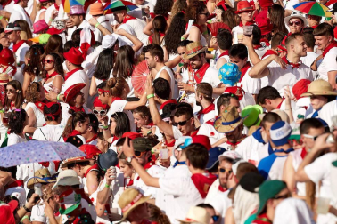 Público asistente a la Plaza de Toros de Pamplona durante la segunda corrida de la Feria del Toro 2018.