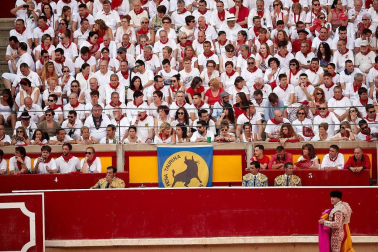 Público asistente a la Plaza de Toros de Pamplona durante la segunda corrida de la Feria del Toro 2018.