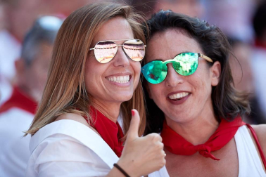 Público asistente a la Plaza de Toros de Pamplona durante la segunda corrida de la Feria del Toro 2018.