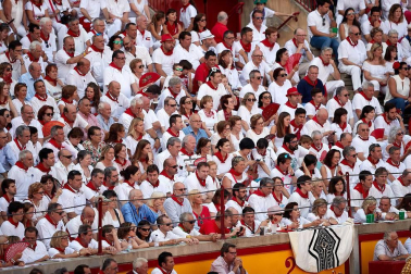 Público asistente a la Plaza de Toros de Pamplona durante la segunda corrida de la Feria del Toro 2018.