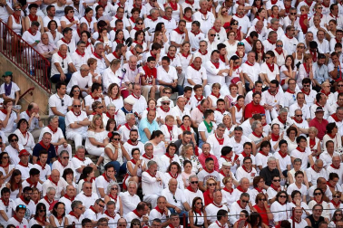 Público asistente a la Plaza de Toros de Pamplona durante la segunda corrida de la Feria del Toro 2018.
