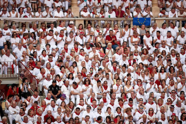 Público asistente a la Plaza de Toros de Pamplona durante la segunda corrida de la Feria del Toro 2018.