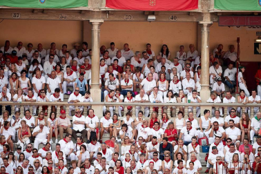 Público asistente a la Plaza de Toros de Pamplona durante la segunda corrida de la Feria del Toro 2018.
