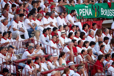 Público asistente a la Plaza de Toros de Pamplona durante la segunda corrida de la Feria del Toro 2018.