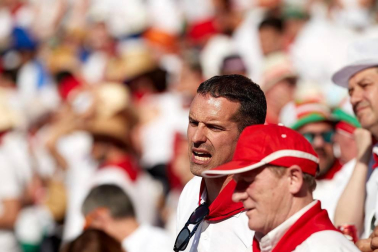 Público asistente a la Plaza de Toros de Pamplona durante la segunda corrida de la Feria del Toro 2018.