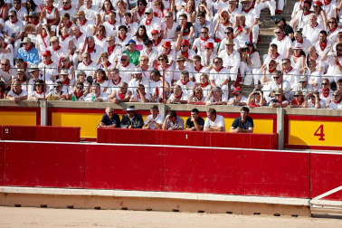 Público asistente a la Plaza de Toros de Pamplona durante la segunda corrida de la Feria del Toro 2018.