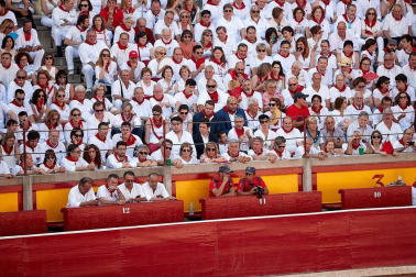 Público asistente a la Plaza de Toros de Pamplona durante la segunda corrida de la Feria del Toro 2018.
