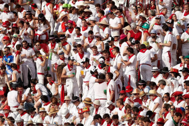Público asistente a la Plaza de Toros de Pamplona durante la segunda corrida de la Feria del Toro 2018.