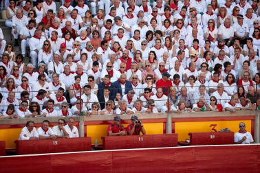 Público asistente a la Plaza de Toros de Pamplona durante la segunda corrida de la Feria del Toro 2018.