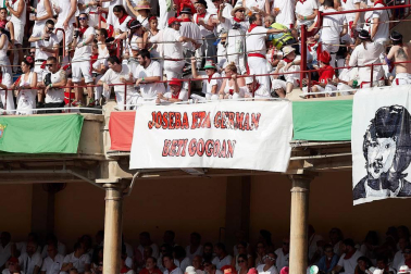 Público asistente a la Plaza de Toros de Pamplona durante la segunda corrida de la Feria del Toro 2018.