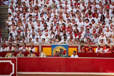 Público asistente a la Plaza de Toros de Pamplona durante la segunda corrida de la Feria del Toro 2018.