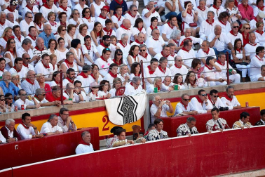 Público asistente a la Plaza de Toros de Pamplona durante la segunda corrida de la Feria del Toro 2018.