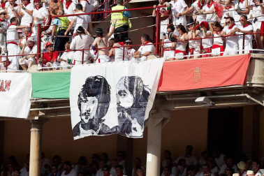 Público asistente a la Plaza de Toros de Pamplona durante la segunda corrida de la Feria del Toro 2018.