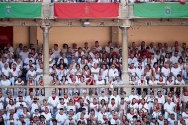 Público asistente a la Plaza de Toros de Pamplona durante la segunda corrida de la Feria del Toro 2018.