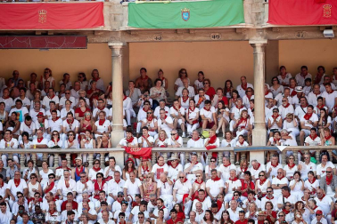 Público asistente a la Plaza de Toros de Pamplona durante la segunda corrida de la Feria del Toro 2018.