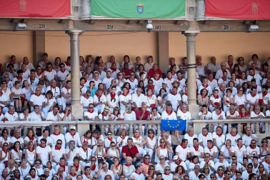 Público asistente a la Plaza de Toros de Pamplona durante la segunda corrida de la Feria del Toro 2018.