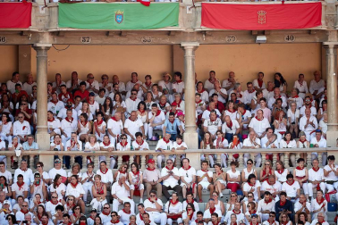 Público asistente a la Plaza de Toros de Pamplona durante la segunda corrida de la Feria del Toro 2018.