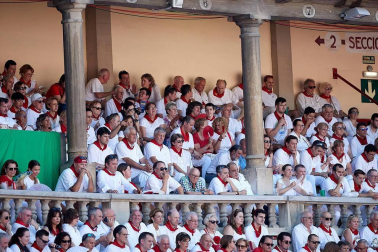 Público asistente a la Plaza de Toros de Pamplona durante la segunda corrida de la Feria del Toro 2018.