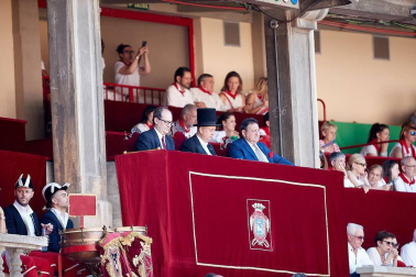 Público asistente a la Plaza de Toros de Pamplona durante la segunda corrida de la Feria del Toro 2018.