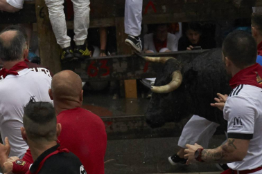 Imágenes del segundo encierro de los Sanfermines 2018, protagonizado por toros de José Escolar
