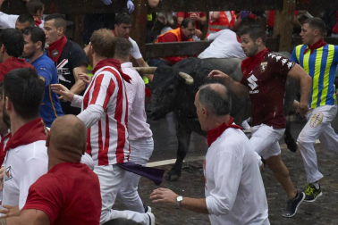 Imágenes del segundo encierro de los Sanfermines 2018, protagonizado por toros de José Escolar