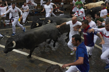 Imágenes del segundo encierro de los Sanfermines 2018, protagonizado por toros de José Escolar