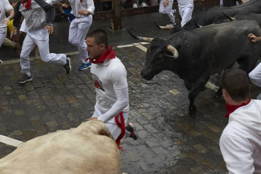 Imágenes del segundo encierro de los Sanfermines 2018, protagonizado por toros de José Escolar
