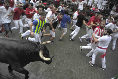 Imágenes del segundo encierro de los Sanfermines 2018, protagonizado por toros de José Escolar